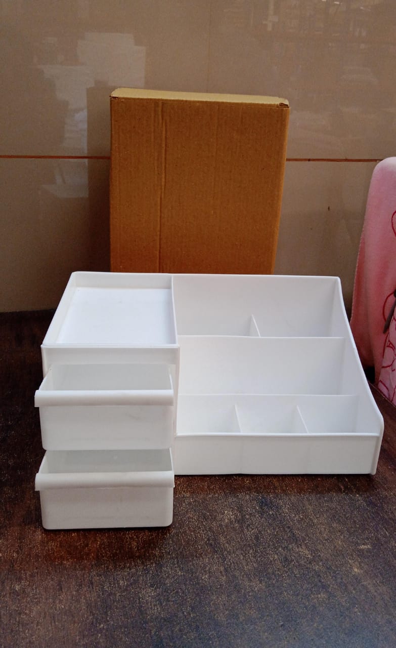 Large Capacity Desktop Cosmetic Storage Box (1 Pc / Mix Color) Large Capacity Desktop Cosmetic Storage Box (1 Pc / Mix Color)